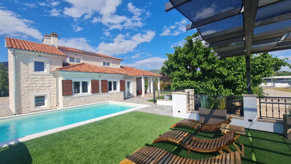 Whitestone Villa, Šibenik