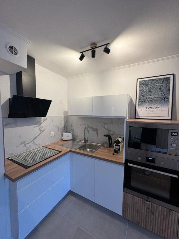 Fully renovated studio, steps from beach with a sunny terrace and free wifi - 4