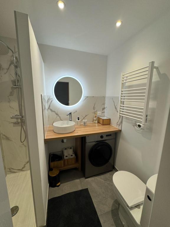 Fully renovated studio, steps from beach with a sunny terrace and free wifi - 5