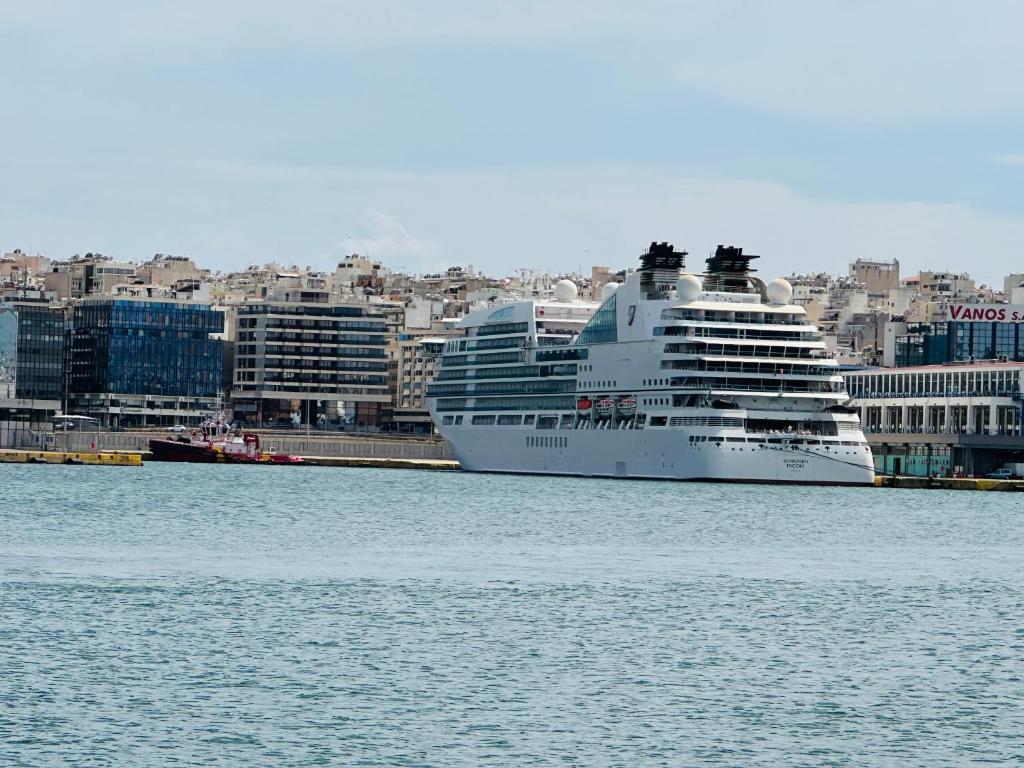 Royal Red suite No2 PIRAEUS PORT, Pireus