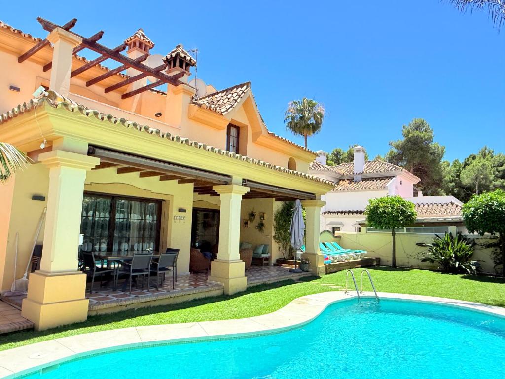 Family friendly villa next to Puerto Banus - 1