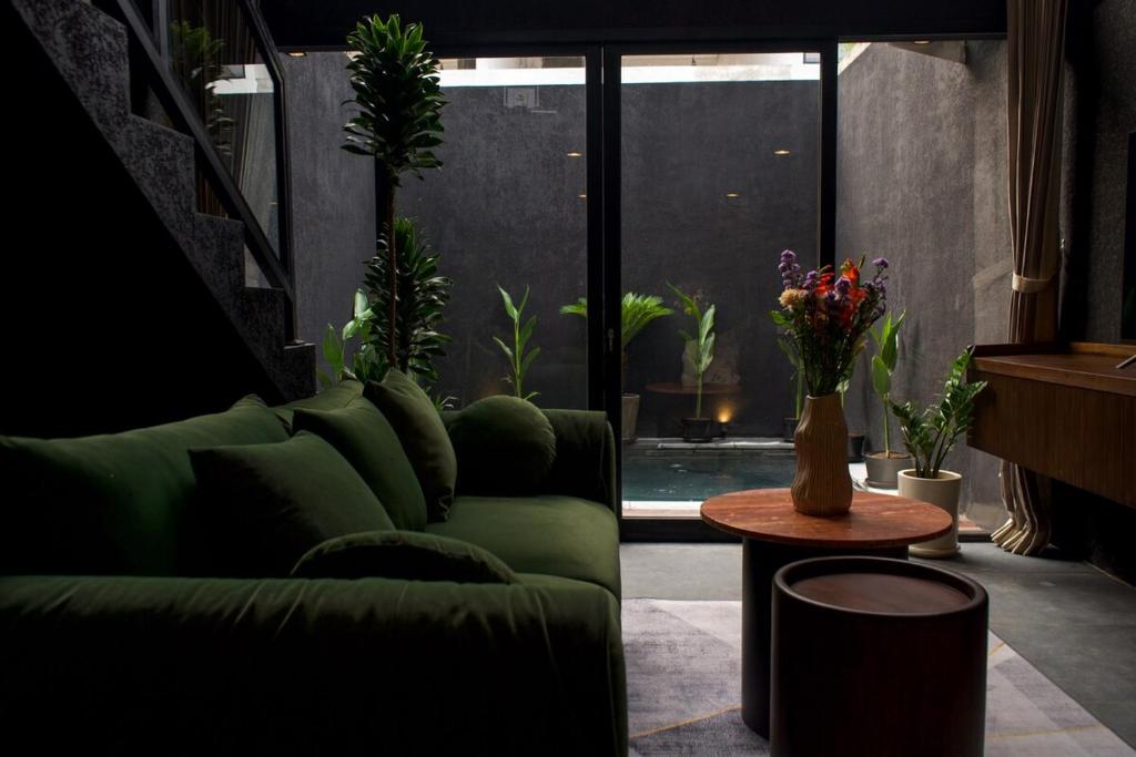 Loft Suite Wolu, Tumbak Bayuh