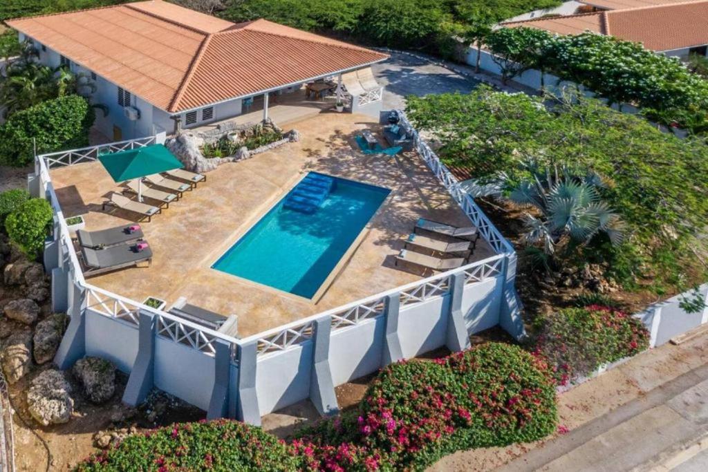 Beautiful & Spacious Villa with view in Jan Thiel, Jan Thiel