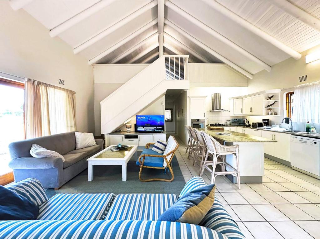 Chalet 40 Plettenberg Bay A tranquil location with beach access in large grounds ideal for families, Plettenberg Bay