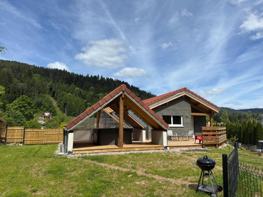 Chalet du saut de la bourrique, plain-pied, SPA couvert, terrain clôturé - 3