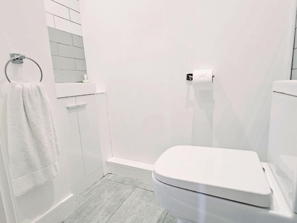 The Maple Suite, Farnham