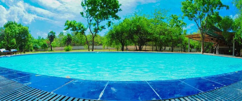 Eighth Wonder Resort, Kibissa