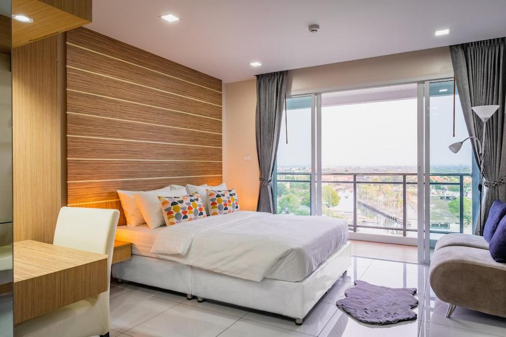 Beautiful studio by the beach with private marina, Na Jomtien