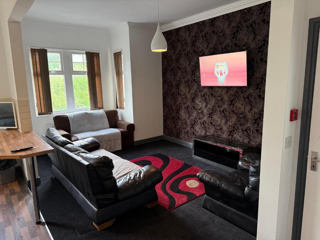 Lux spacious 3BR entire apartment, Wakefield