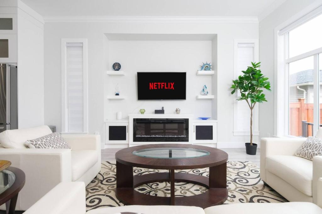 Modern 3BR Near Langley Events Centre & EV charger, Langley