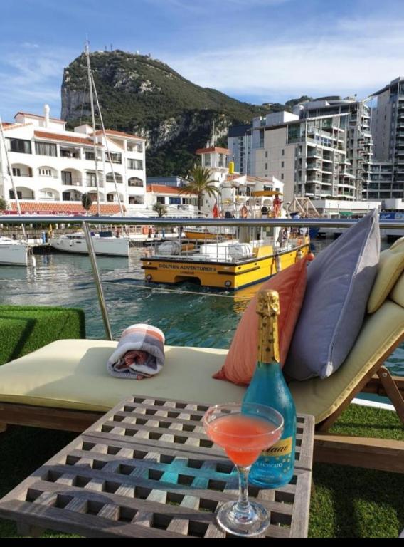 JASMINE CORAL JAY Boutique Boatel Ocean Village