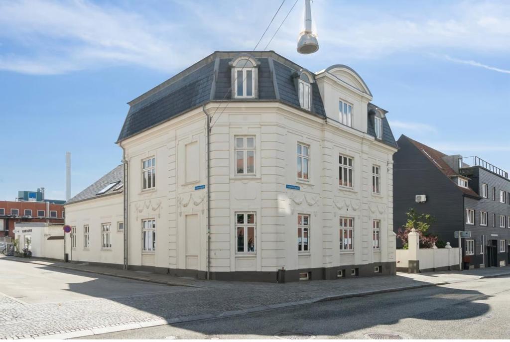 Central, charmerende lejlighed, Herning