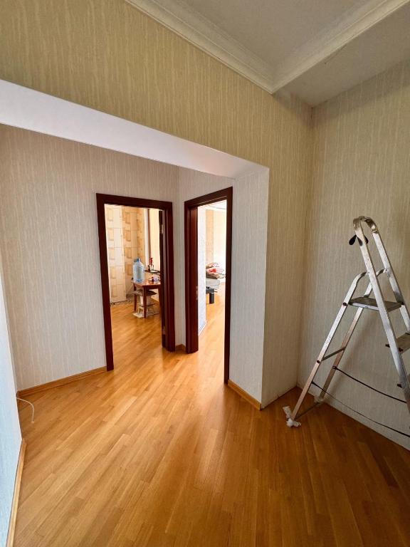 Firstdeal, Mekhrably