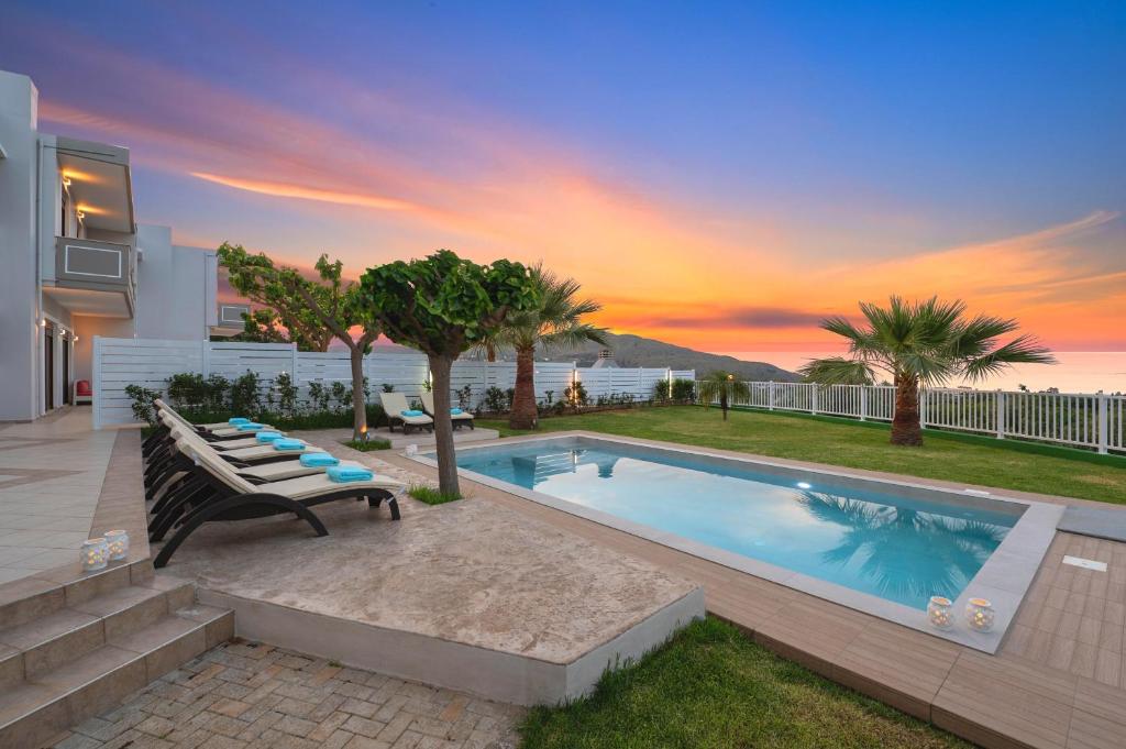 Sunlight Villas Heated Pool, Mathés