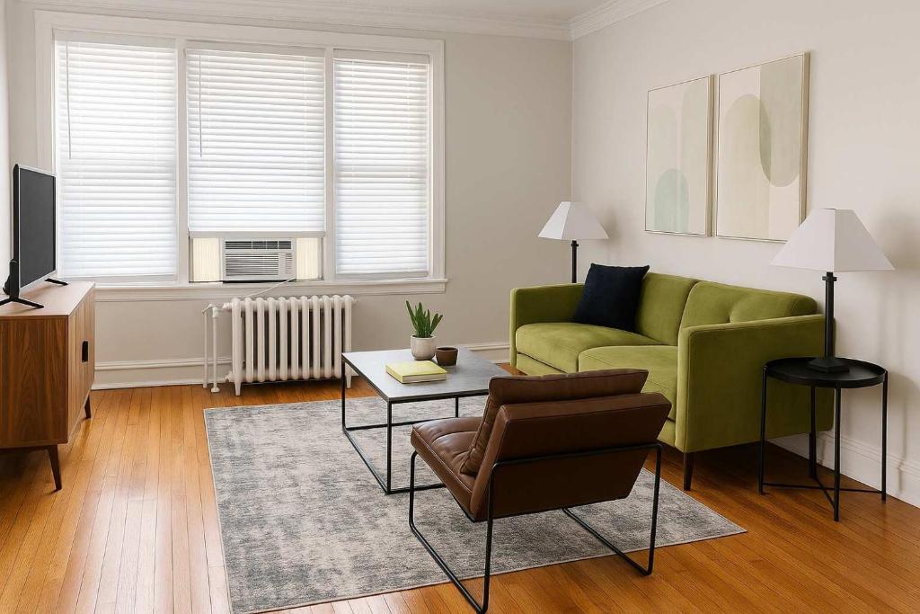 Modern 2BR with Reliable Wi-Fi - Roscoe 30, Chicago