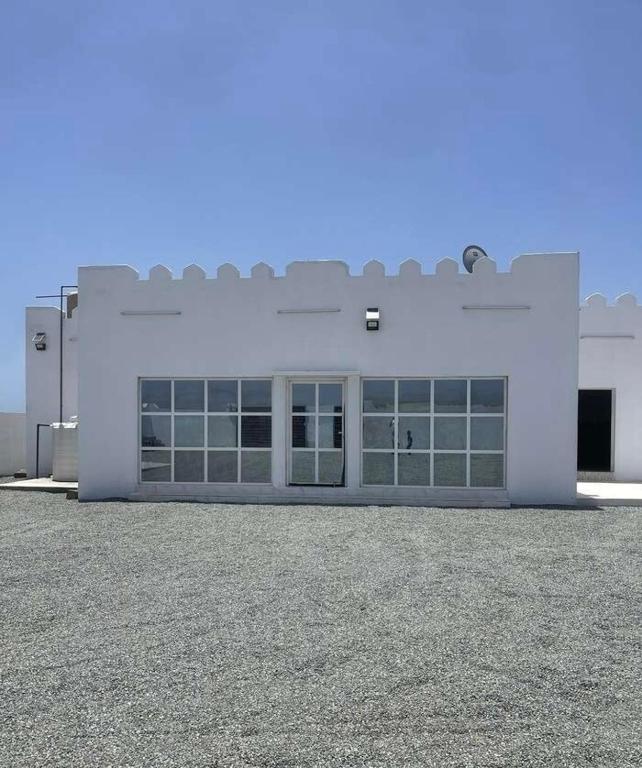 Break in the island of Masirah Dawa District, Al Qārin