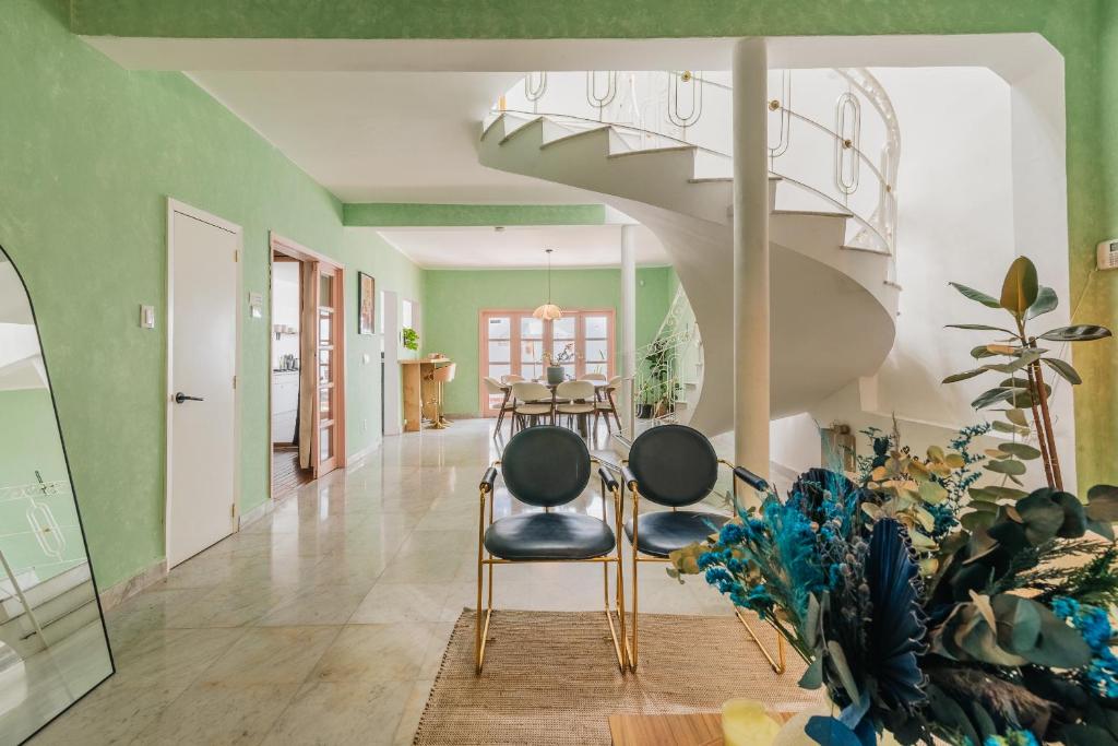 Beautiful 6 BDR Villa with AC in La Condesa - 2