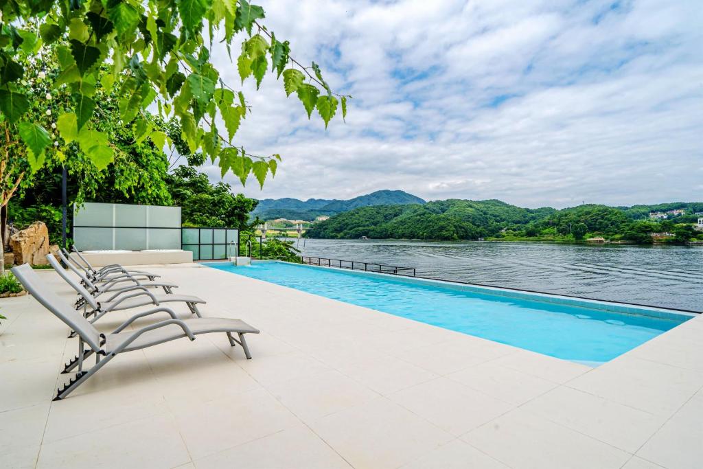 가평 펜션 더 스퀘어 24