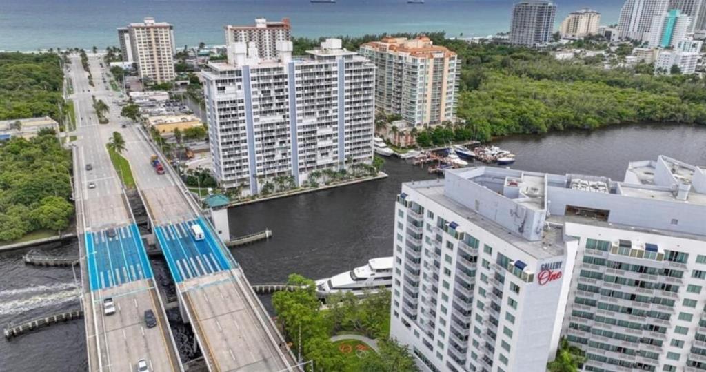 Modern Condo by the Beach, Water Taxi Stop, Prime Location!, Fort Lauderdale