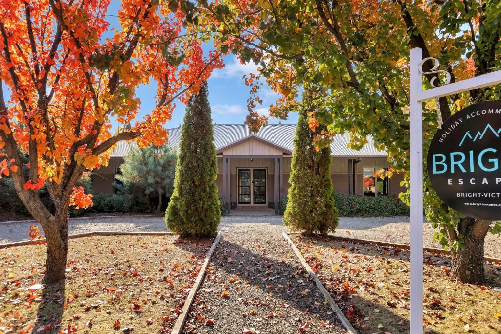 Collins Retreat - 4 Bedroom home with Pool, Bright