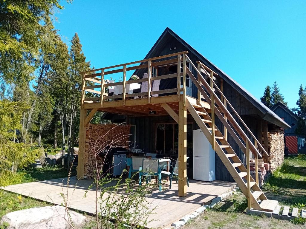 Boheemlaslik pööning Pädaste lahe ääres, Pädaste