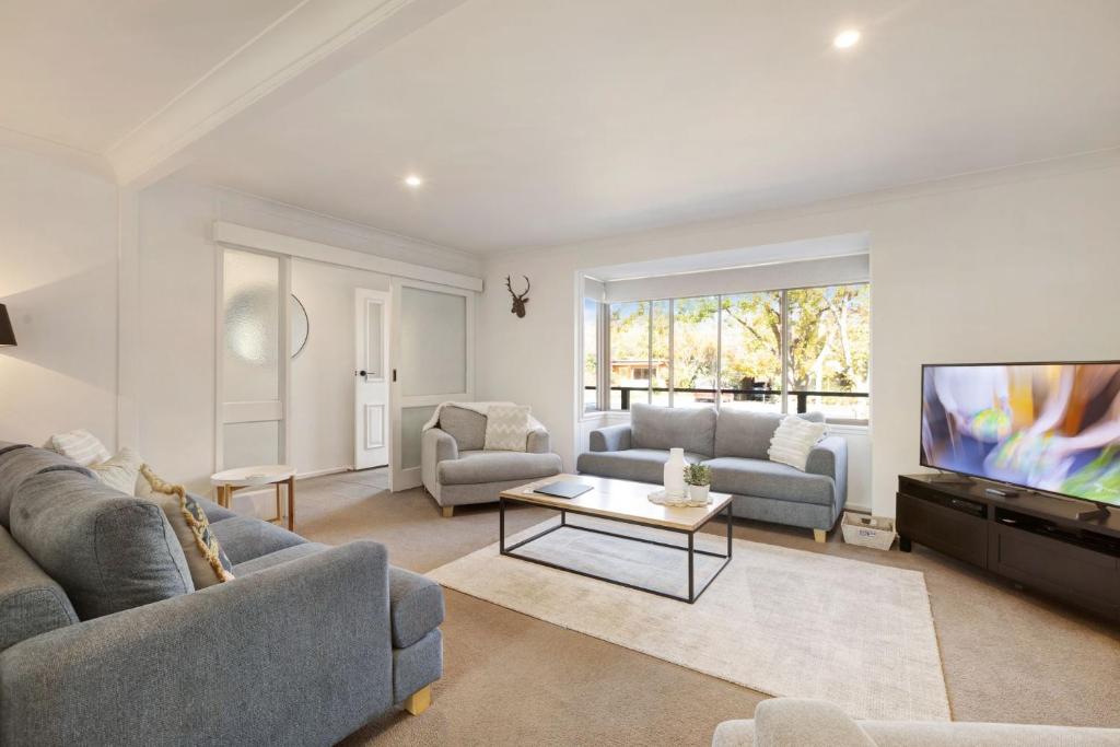 Toorak Place, Bright