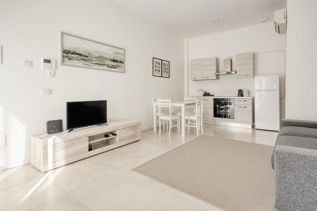 Bright and new flat close to Navigli area, Milán