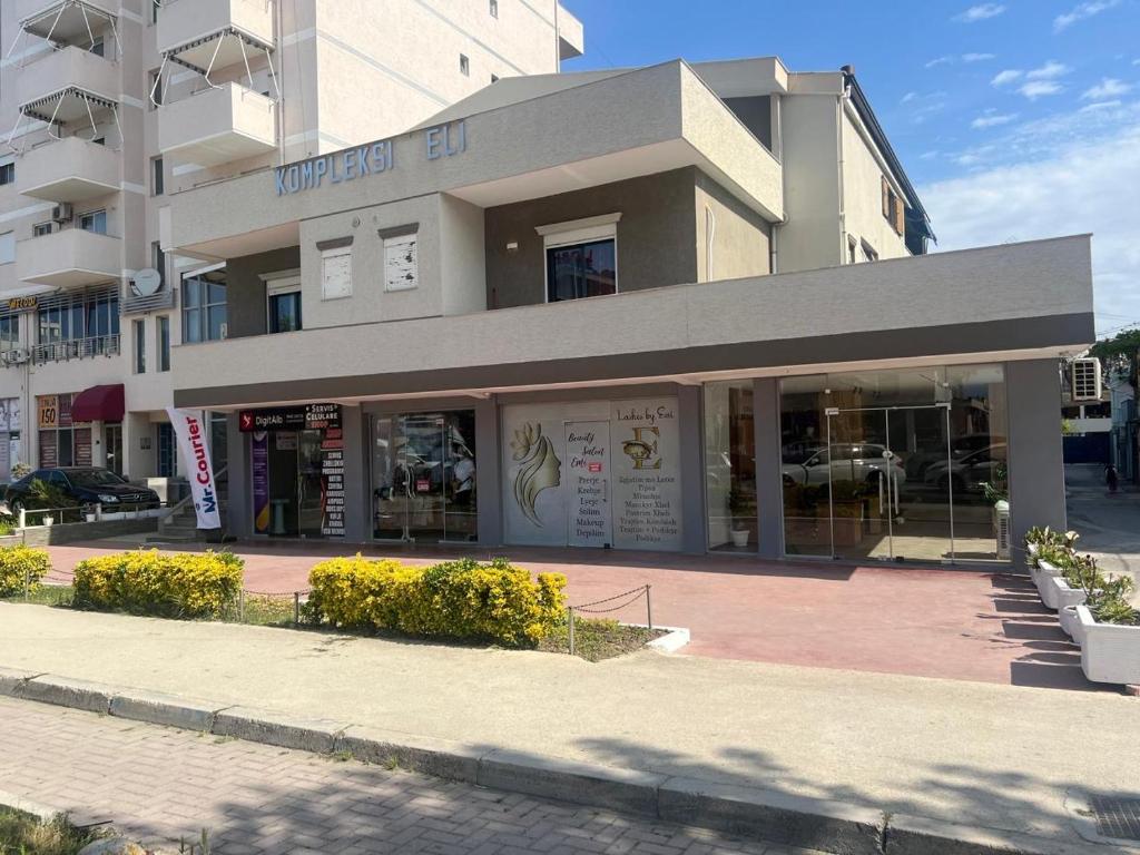 Eli Kompleks, Durrës