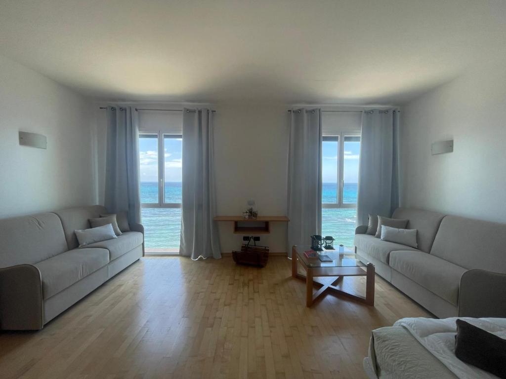 Garibaldi Sea Suites - 1
