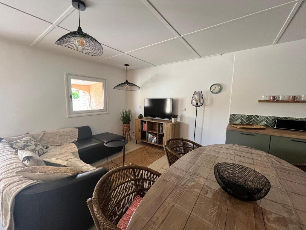 Domaine de vacances 600m de la plage villa climatisee 3 chambres 6 couchages terrasse WIFI animations et piscines en supplement LRPDSD7 - 4