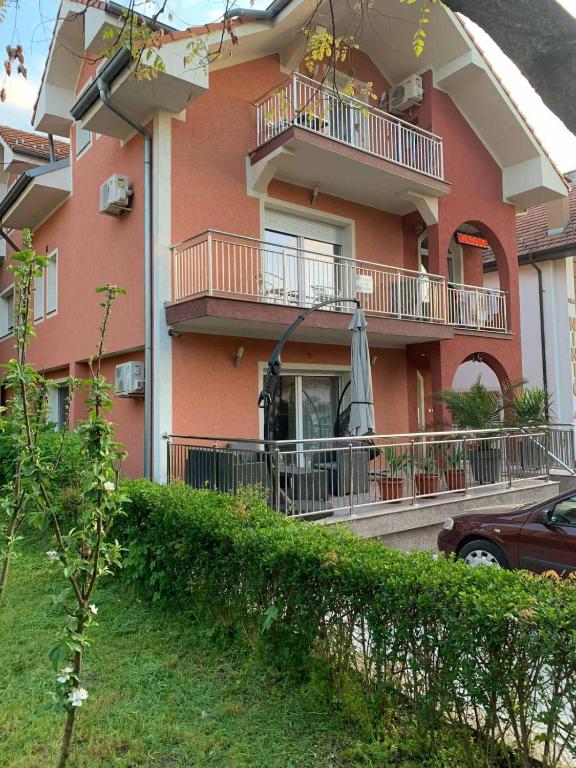 SAN apartmani -U centru - 2
