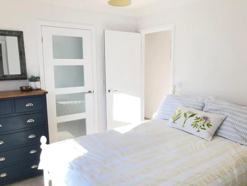 2 Bedroom Golden Triangle Apartment with Parking, Norwich