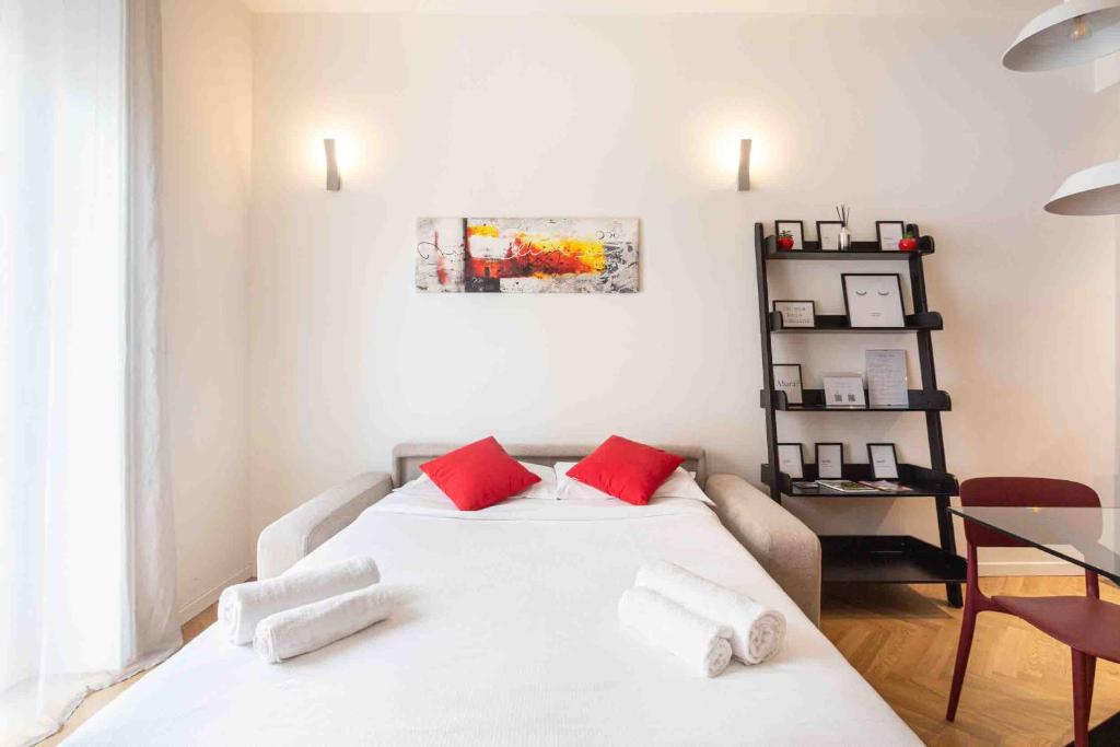 Cute and Central Duomo Apartment - Red - 3