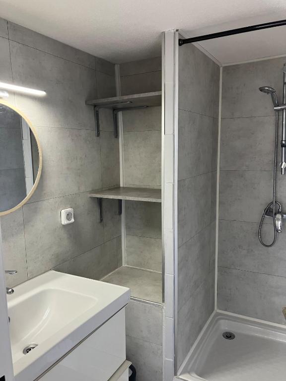 Appt 80 m2 vue port avec baignoire balnéo - 5