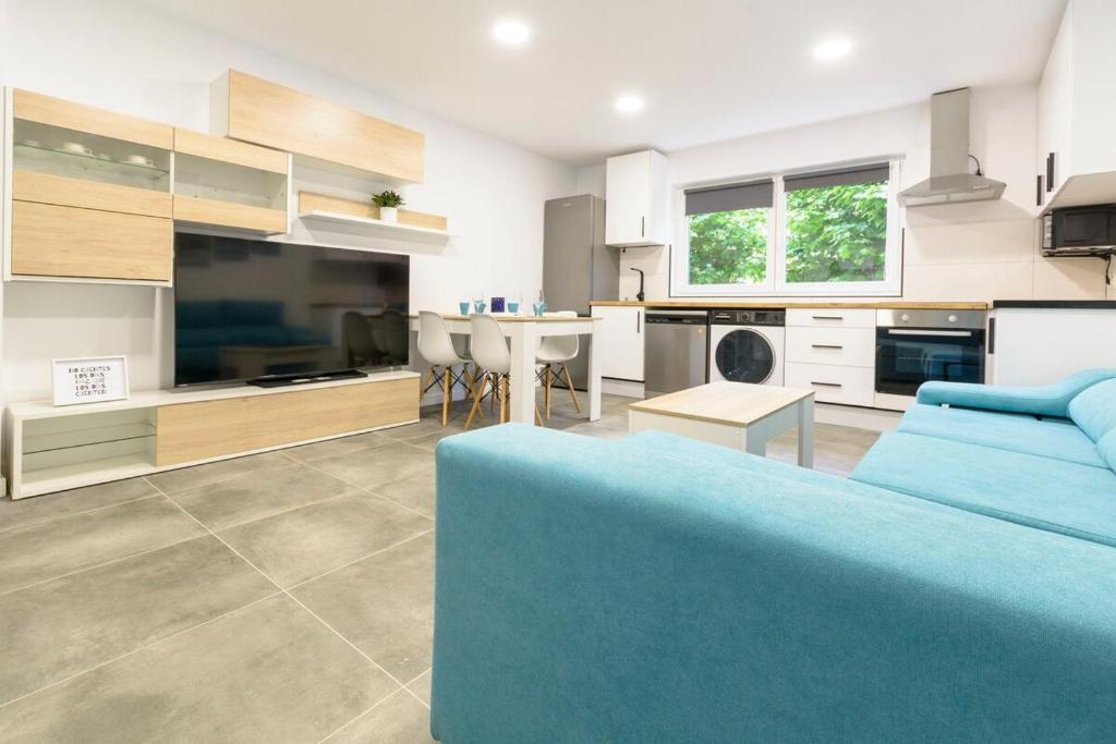 Laredo Suite 2, Laredo