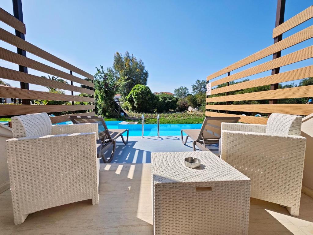 Pasiphae Hotel — Swimming pool in Skala Kallonis, North Aegean