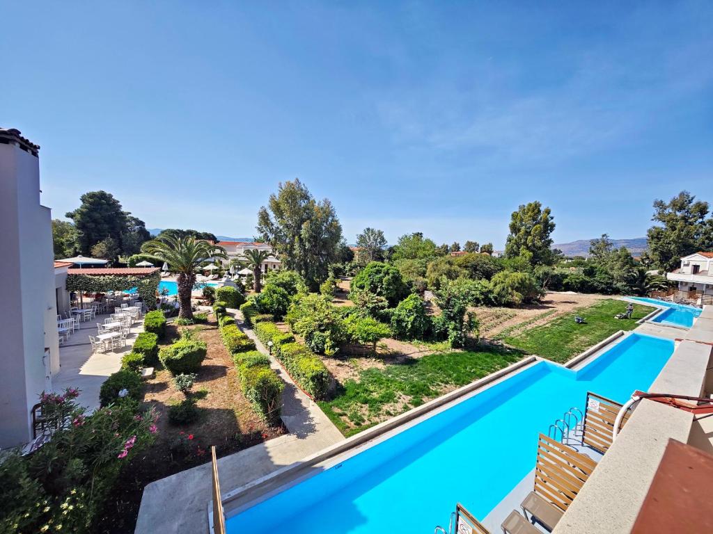 Pasiphae Hotel — Swimming pool in Skala Kallonis, North Aegean