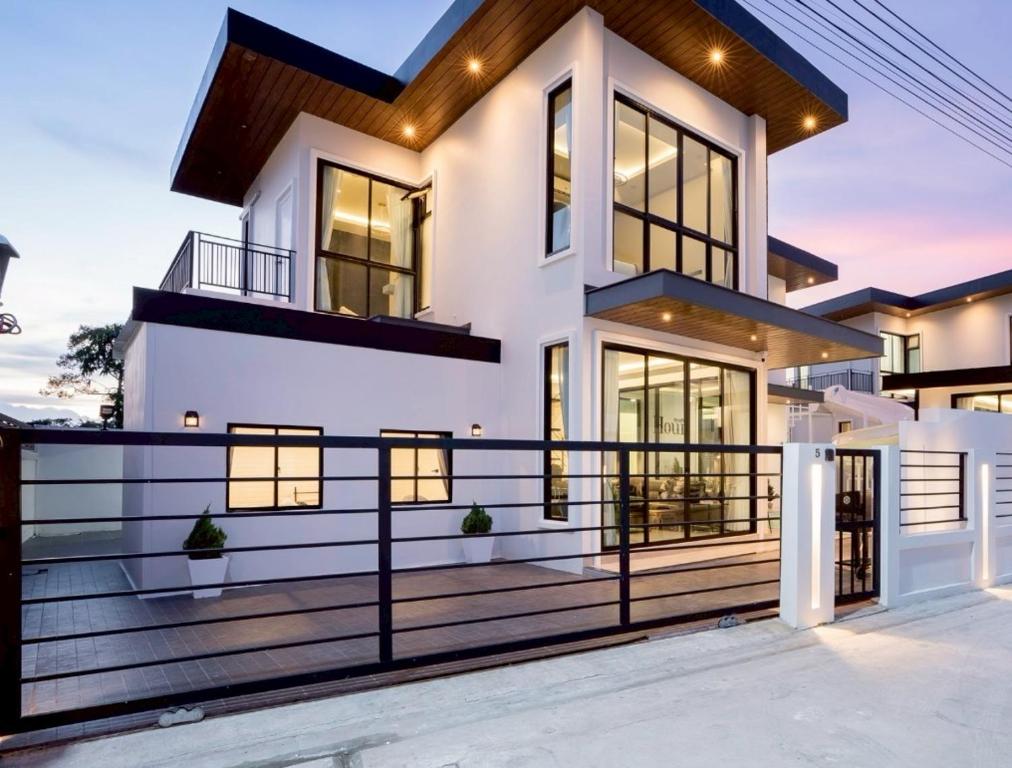 Another Hour Pool Villa, Ban Huai Yai