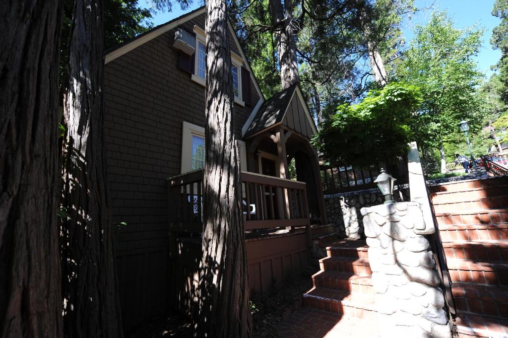 Saddleback Inn at Lake Arrowhead photo