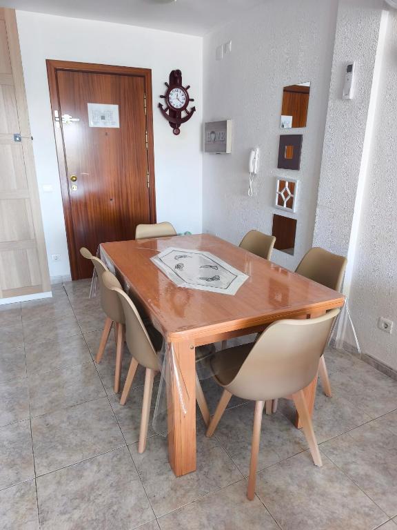 Appartement tout confort terrasse 21 m2 pleins sud wifi proche port aventura centre et plage 2 chambres 2 SDB piscine - 3