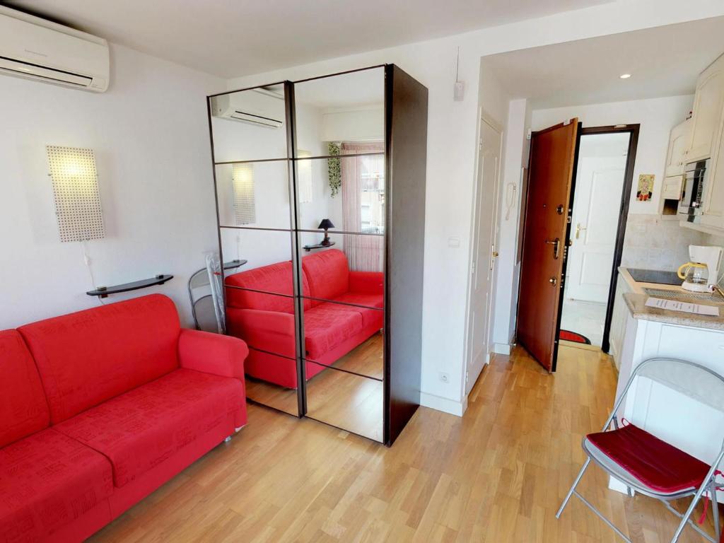 Studio au dernier étage avec terrasse, parking privé, clim, et wifi - centre ville et plage à proximité - FR-1-196-234 - 5