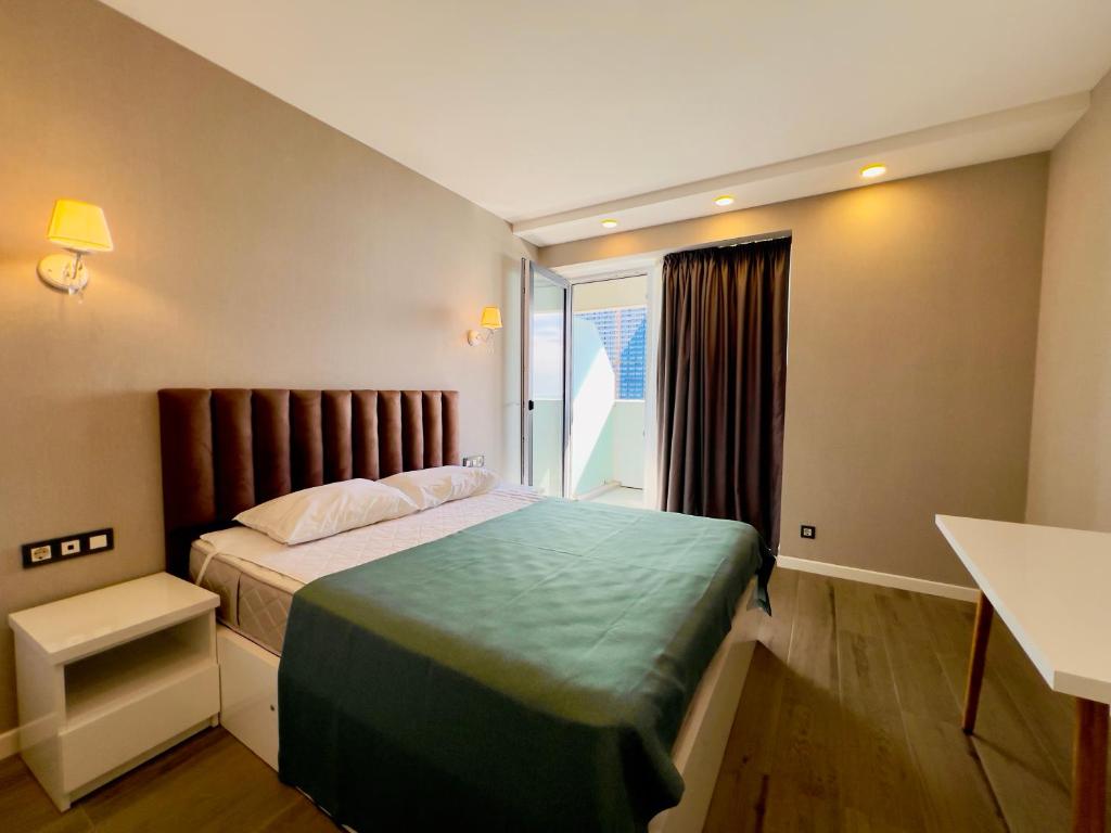 Апартаменты студия с видом на море и аллею героев в Alliance, Batumi