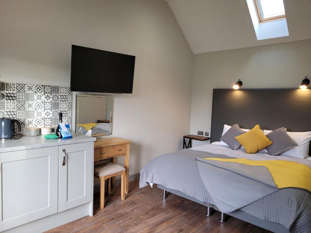 Pheasant Bedroom, Boston