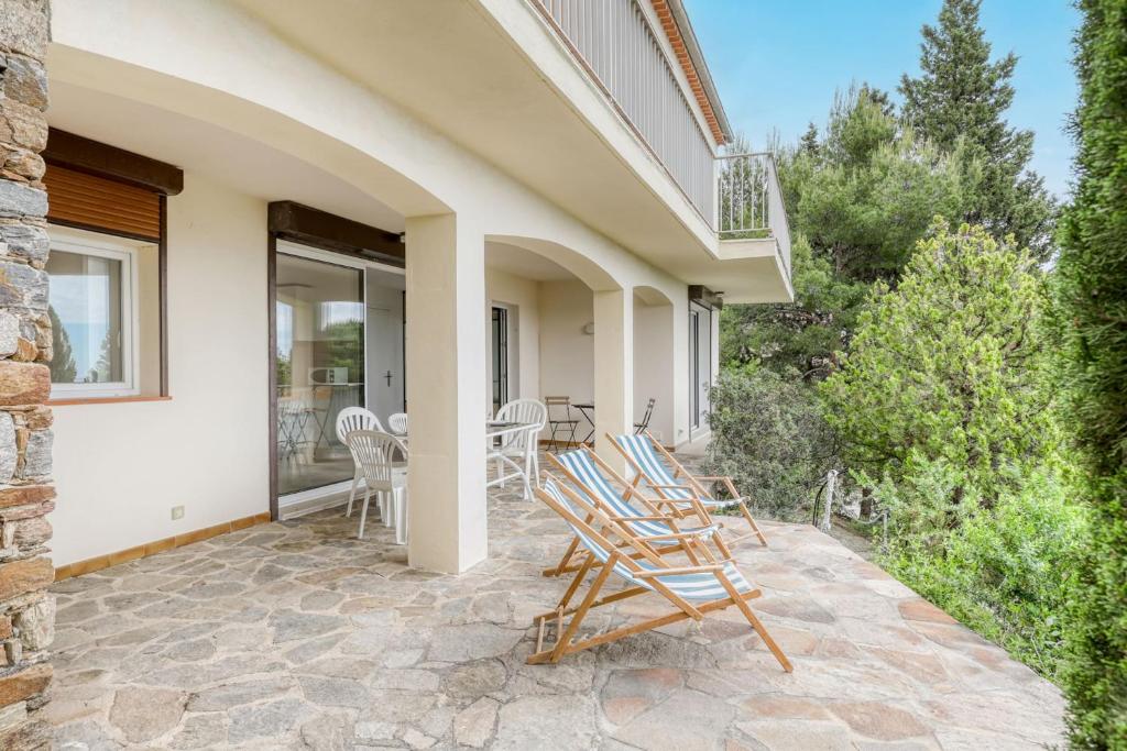 Bright apartment with terrace and sea view Le Lavandou - 3