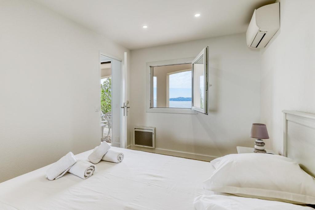 Bright apartment with terrace and sea view Le Lavandou - 5