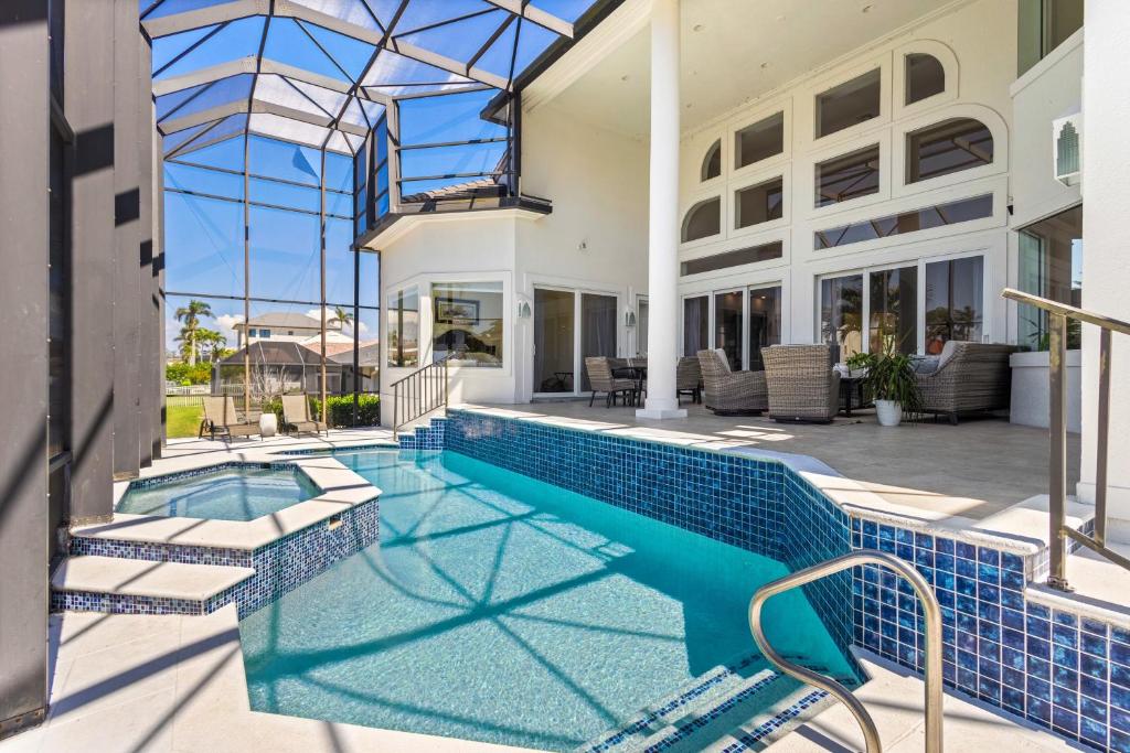 Sunshine on the Water, Naples