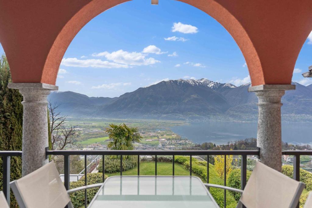 Casa Camelia App 5055, Contra