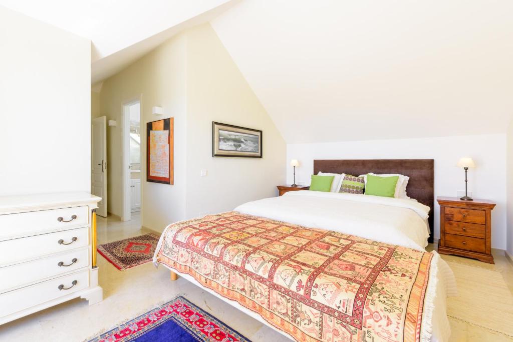 Elviria Hills Penthouse - Idyllic Golf & Sea View Oasis in Marbella - 5
