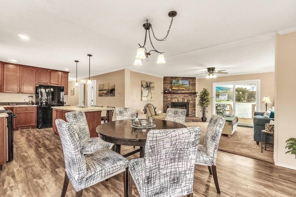 Hidn LakeFront-New Build-Private Beach-Fast Wi-Fi, Brighton