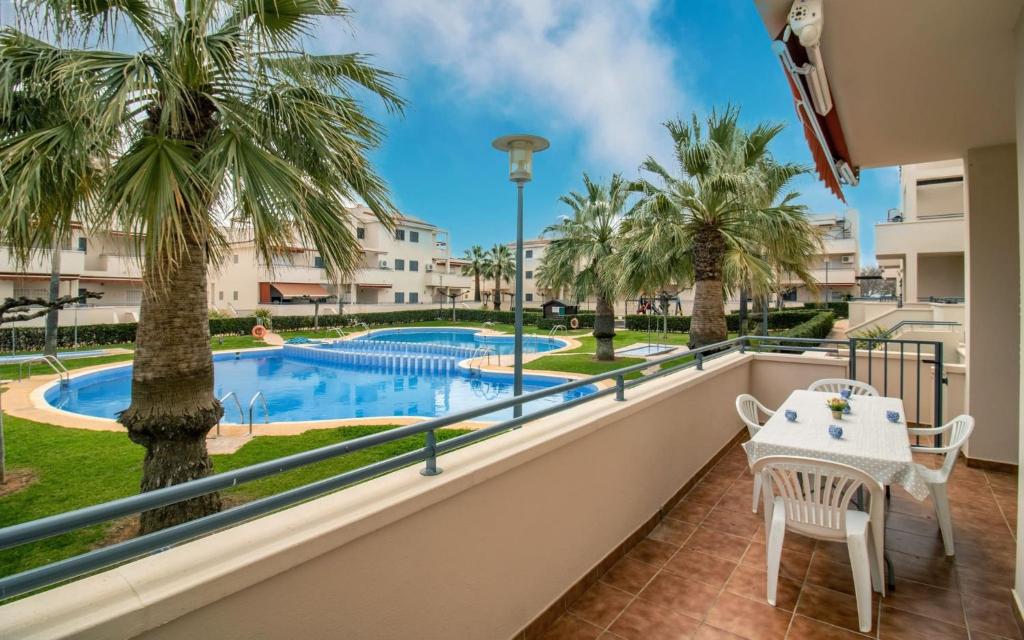 Las Arenas Bajo frente a la piscina ALBERT VILLAS - 3